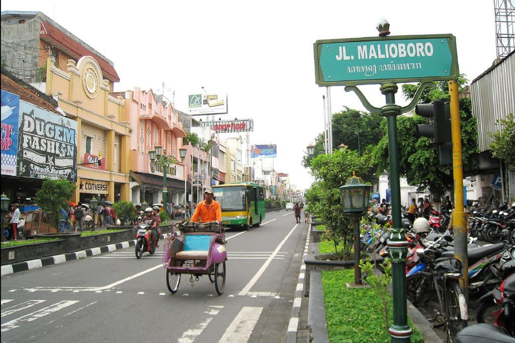 Hotel Pules Yogyakarta Exteriör bild