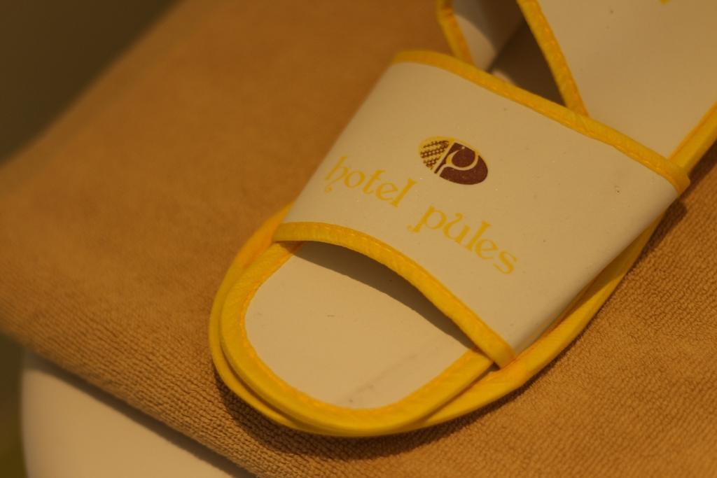 Hotel Pules Yogyakarta Rum bild